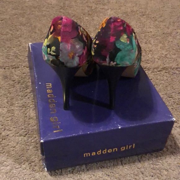 Madden Girl Peep Toe Floral Shoes - Picture 3 of 3